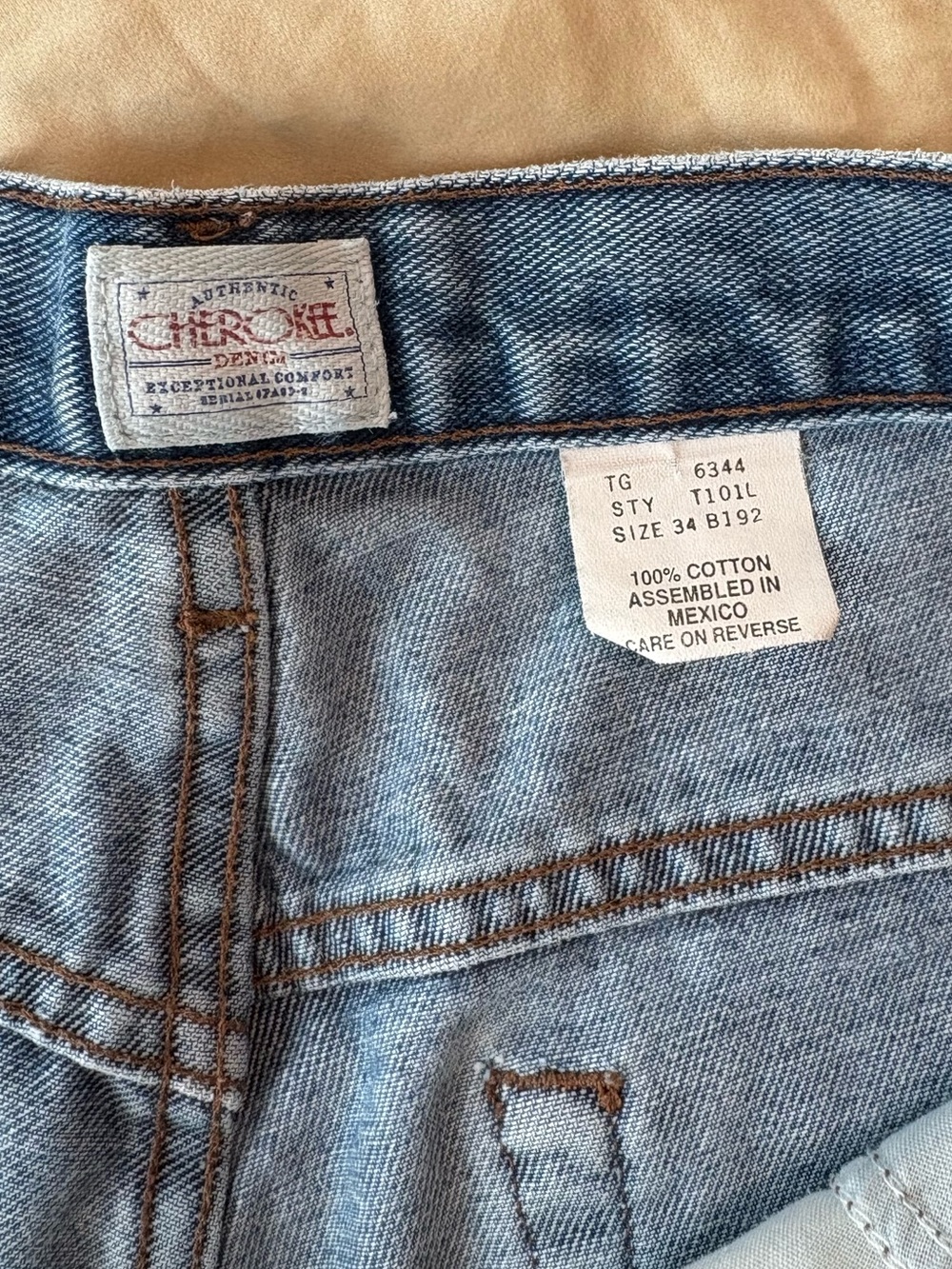 Vintage Cherokee Jean Shorts — Unisex Y2K Style (Women’s 10-12, Men’s 34) - Picture 3 of 8